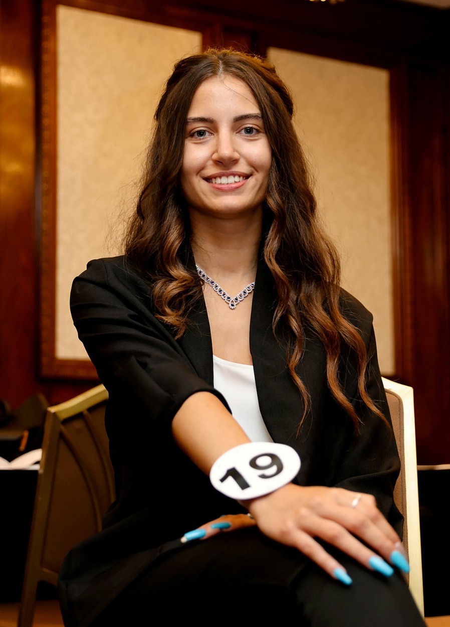 Niciodată în istoria de 100 de ani a Miss Anglia nu s-a mai întâmplat așa ceva: o tânără de 20 de ani concurează fără machiaj. „Defectele noastre ne fac să fim cine suntem” - FOTO