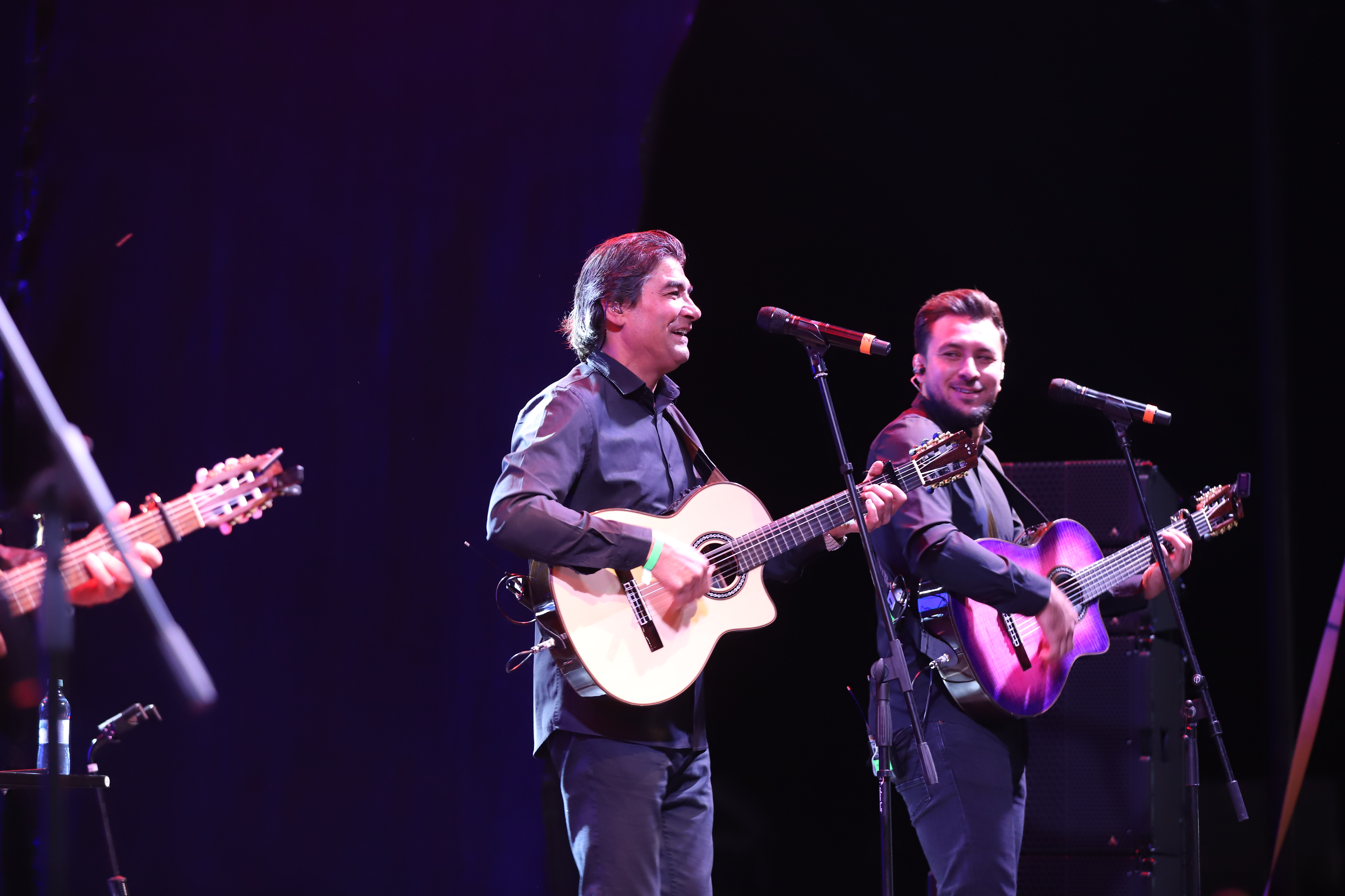 Seară latino la Festivalul Borșului Lipovenesc din Jurilovca. Concertul Gipsy Kings s-a prelungit cu un spectaculos foc de artificii: „România, I love you!” | FOTO REPORTAJ