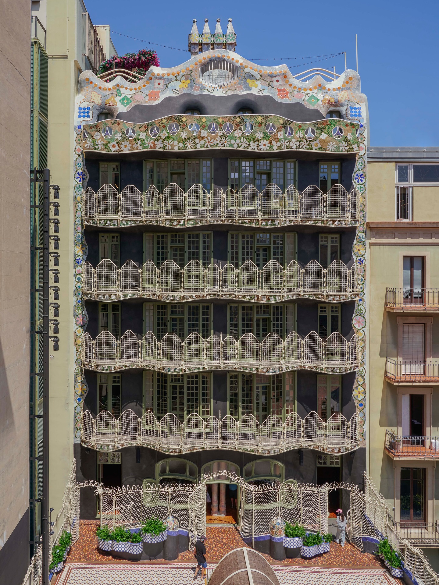 Cum arată fațada Casei Batllo, din Barcelona, așa cum a proiectat-o inițial Antonio Gaudi