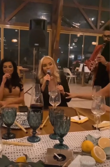 Petrecere de lux dată de Vica Blochina de ziua ei. A sărbătorit la un restaurant pe lac, pe muzica Mariei Constantin și a lui Luis Gabriel