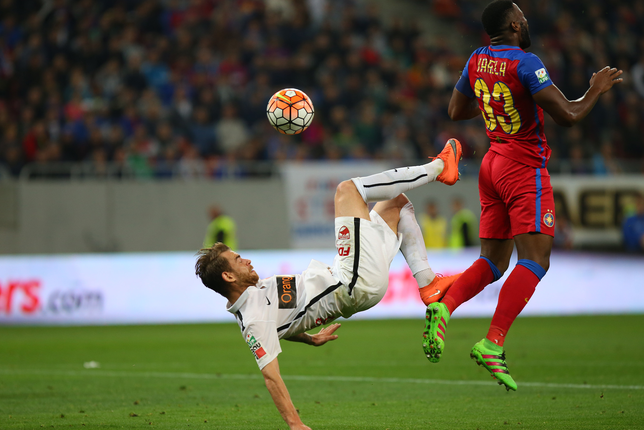 Derby de România. Steaua - Dinamo 1-1. Meciul a fost decis de un autogol şi de reuşita "rezervei" Gnohéré. Reacţii / FOTO & VIDEO