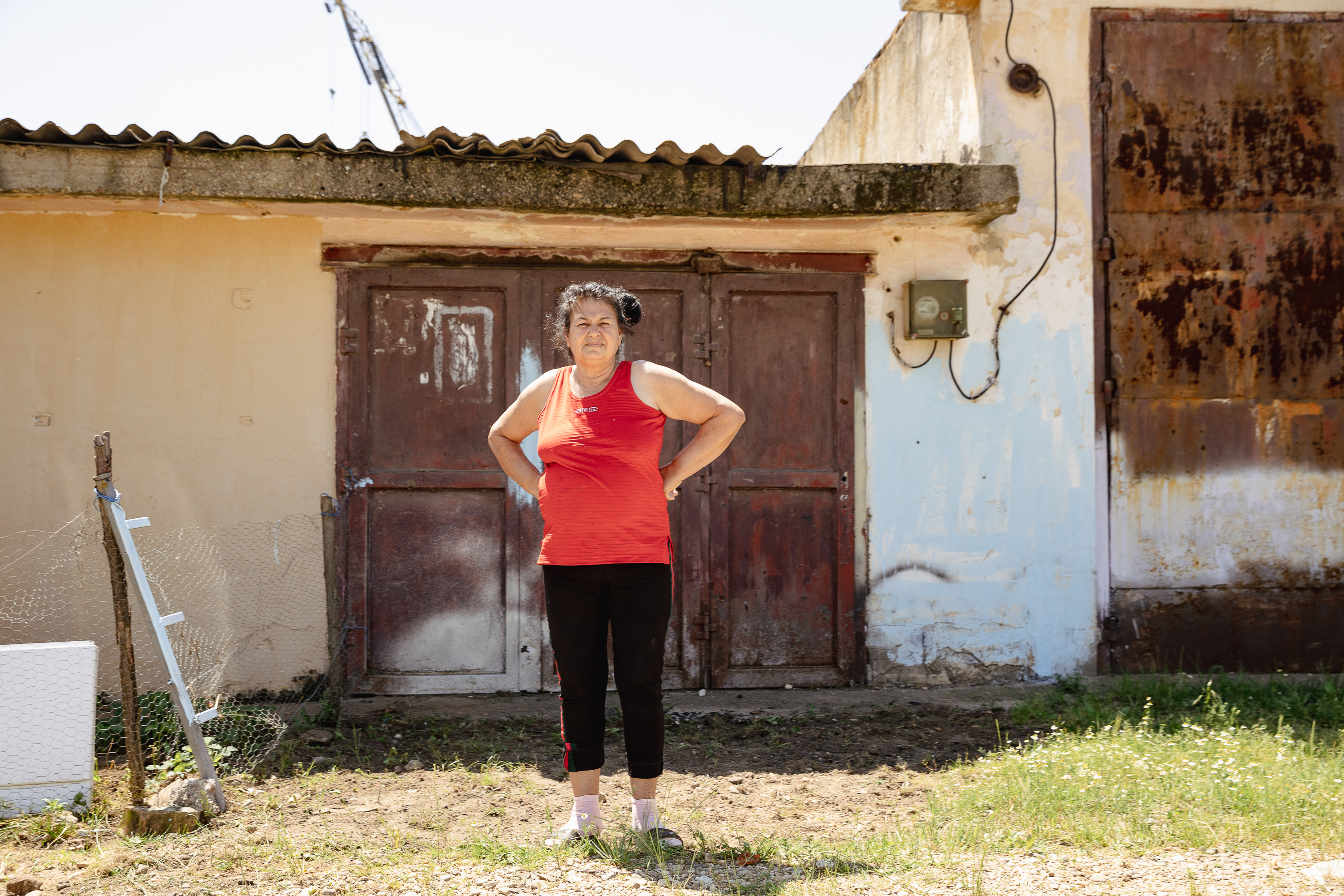 REPORTAJ | Pulsul campaniei în comuna din Mehedinți unde doi foști soți candidează la primărie: „Să mai conducă și muierile! Că poate mai țin și cu muierile! Că oamenii nu țin decât cu oamenii!”