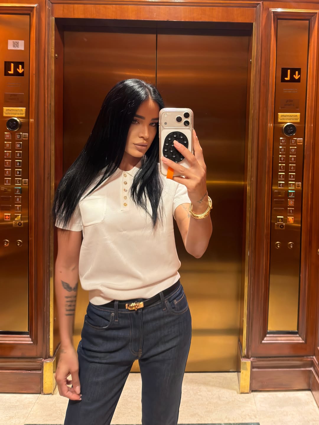 Adelina Pestrițu a rămas fără contul de Instagram. Câți bani face vedeta din social media
