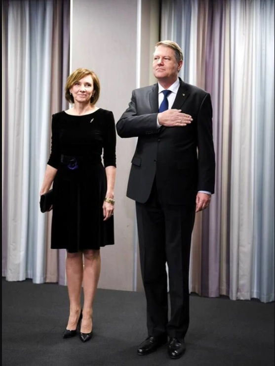 Ce spune designerul lui Carmen Iohannis despre colaborarea lor. Eli Lăslean a lăudat-o pe Prima Doamnă: „E o persoană prietenoasă, un suflet frumos”