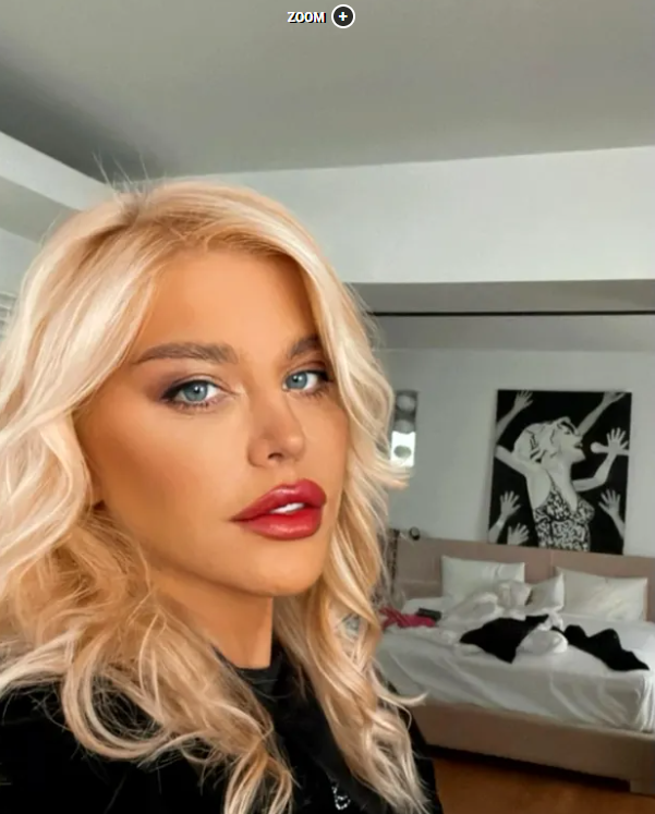 Imagini cu Loredana Groza brunetă și tunsă scurt. Schimbare radicală de look pentru artistă