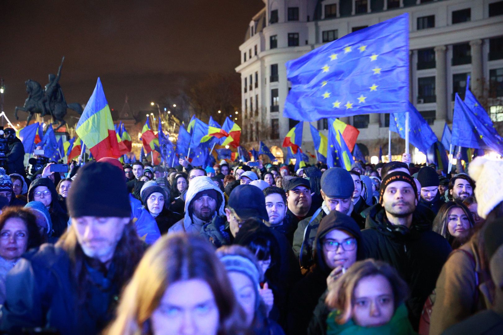 Miting pro-Europa în Piața Universității din București, cu 3 zile înaintea turului 2 al alegerilor prezidențiale