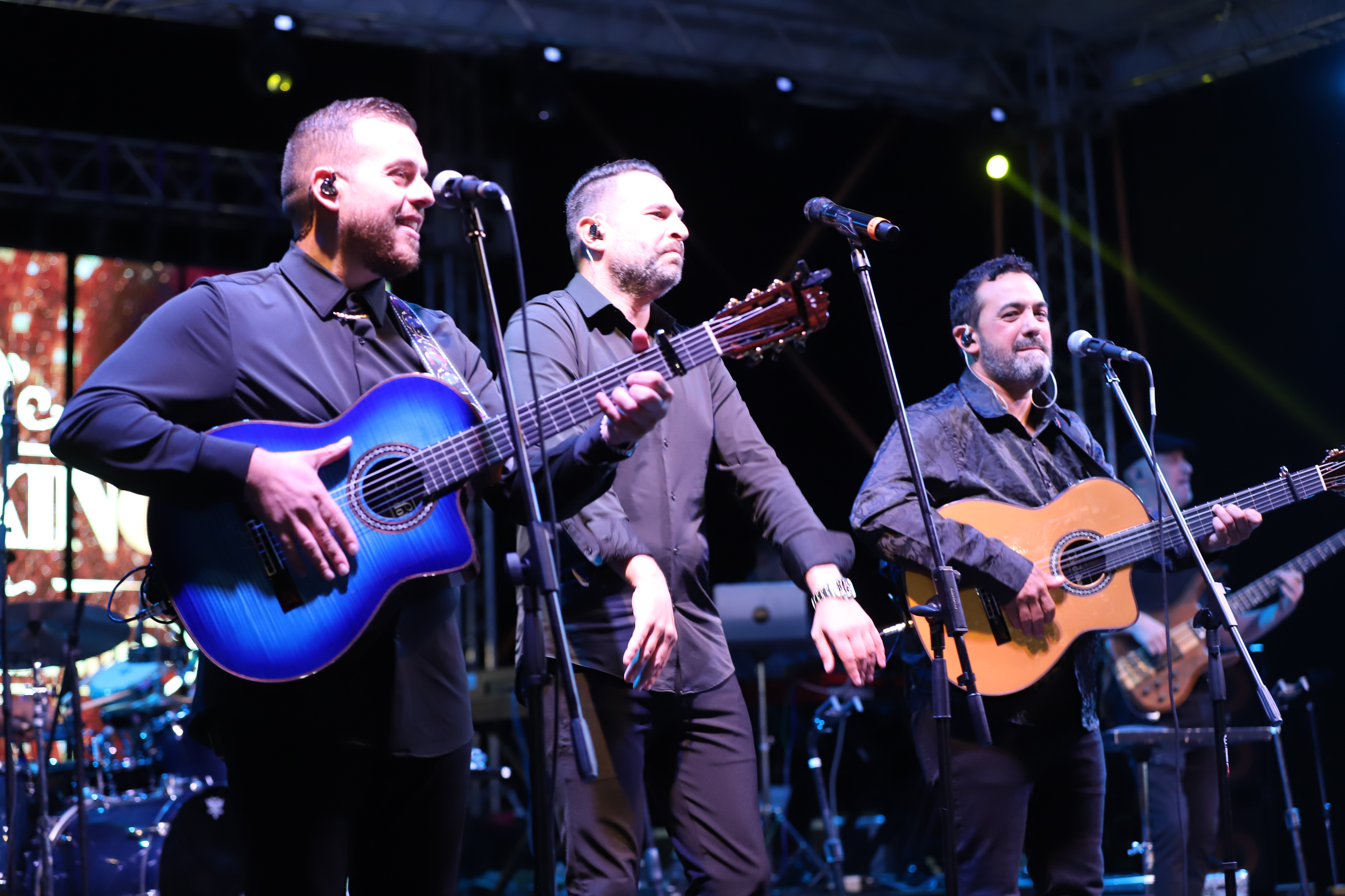 Seară latino la Festivalul Borșului Lipovenesc din Jurilovca. Concertul Gipsy Kings s-a prelungit cu un spectaculos foc de artificii: „România, I love you!” | FOTO REPORTAJ