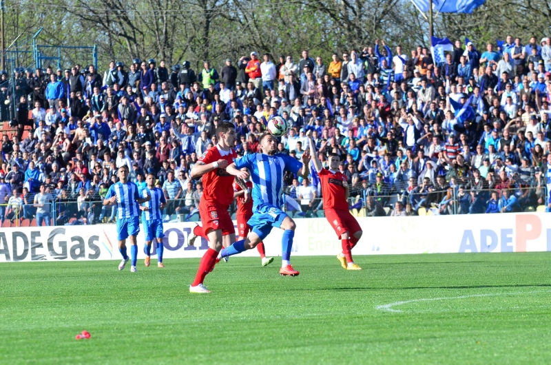 CSU Craiova - Dinamo 0-0. Portarul oaspeților, lovit de un obiect!