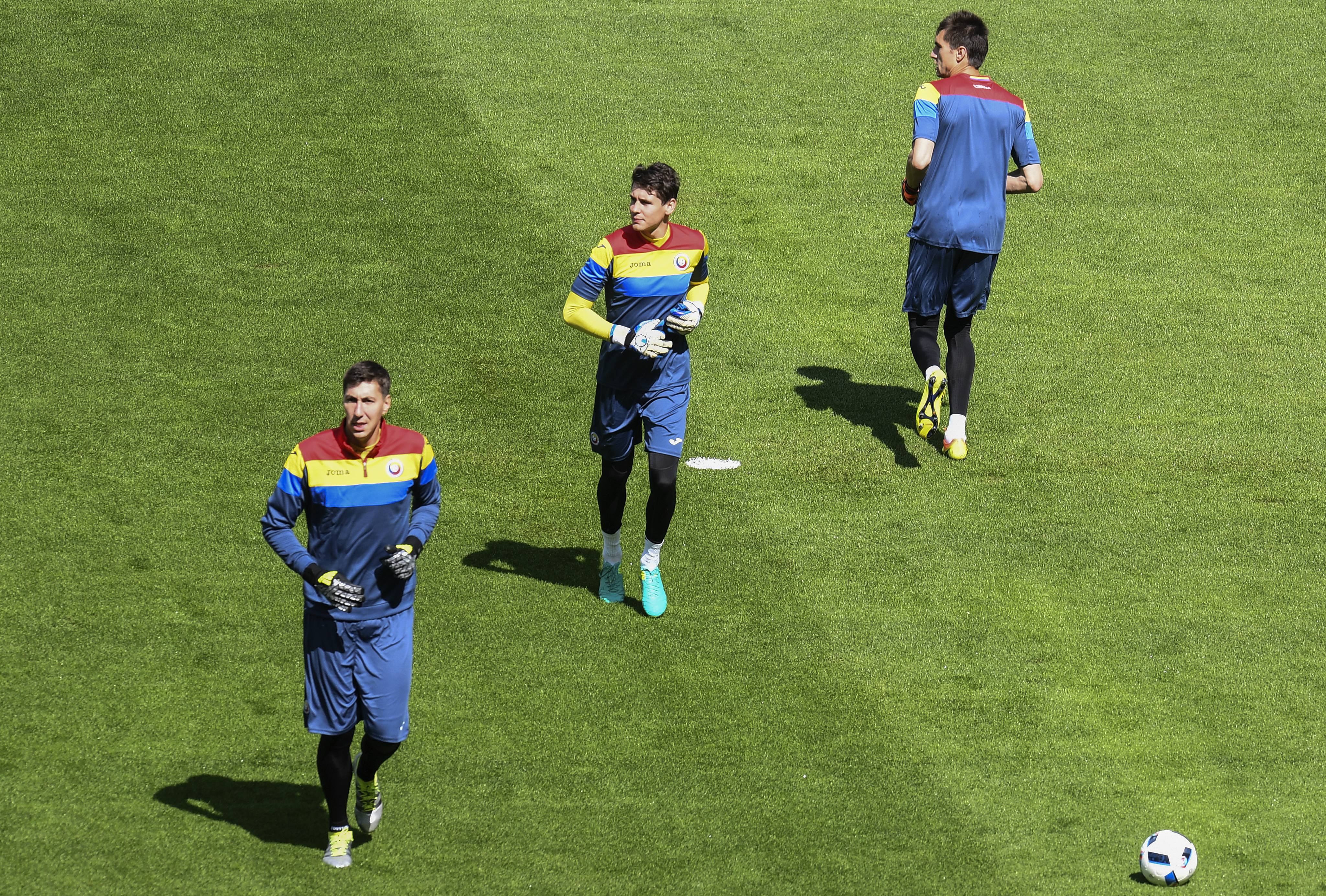 Euro 2016. Tricolorii au efectuat antrenamentul oficial pe Stade de France, ultimul înaintea meciului cu ”Les Bleus” (vineri, ora 22:00). Zâmbete și uimire / GALERIE FOTO și VIDEO