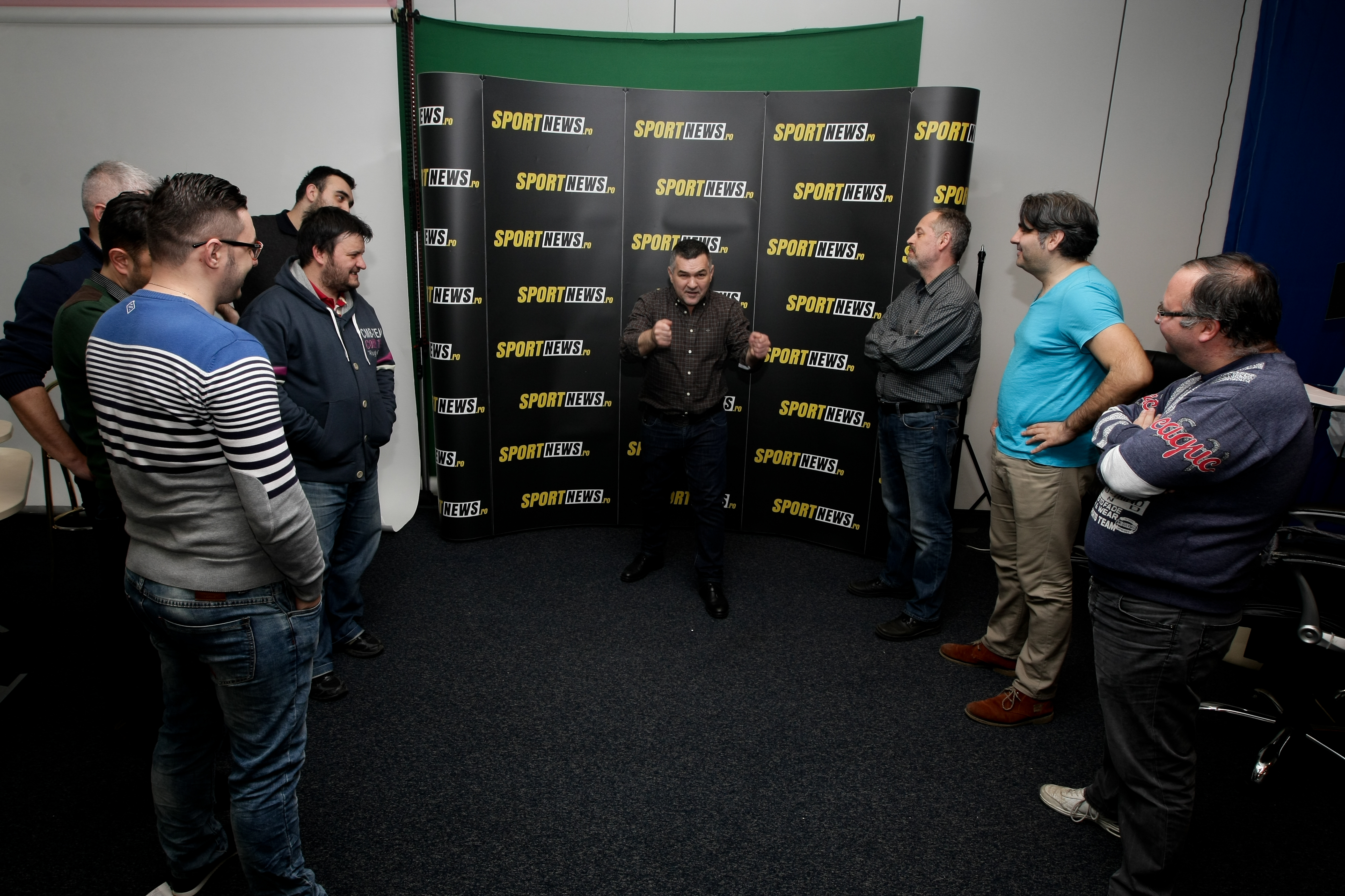 După un deceniu, Leonard Doroftei a povestit culisele meciului cu Arturo Gatti. ”Antrenorul mi-a zis să fiu atent, că dă șase lovituri de stânga la cap, apoi vine cu dreapta. După prima repriză, am înțeles că pregătirea meciului fusese aiurea. ”Bă, fraților, când vine dreapta aia, că mă omoară ăsta?!”