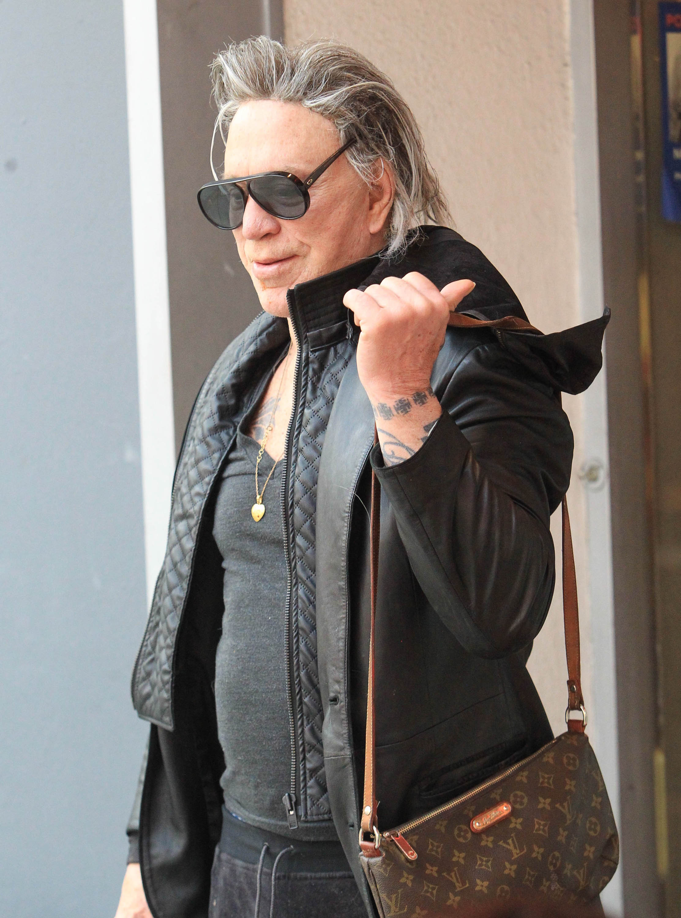 Mickey Rourke arată din ce în ce mai rău. A ajuns ținta glumelor pe internet | FOTO