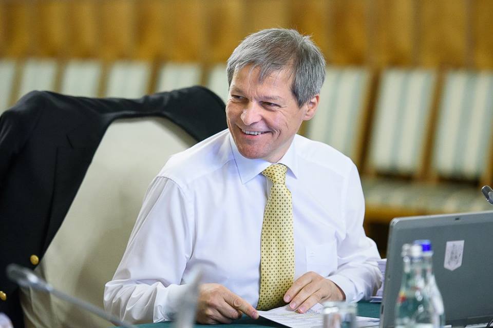 Atunci și Acum | Dacian Cioloș, inginerul agronom ajuns șef al Executivului, în prima guvernare tehnocrată a României