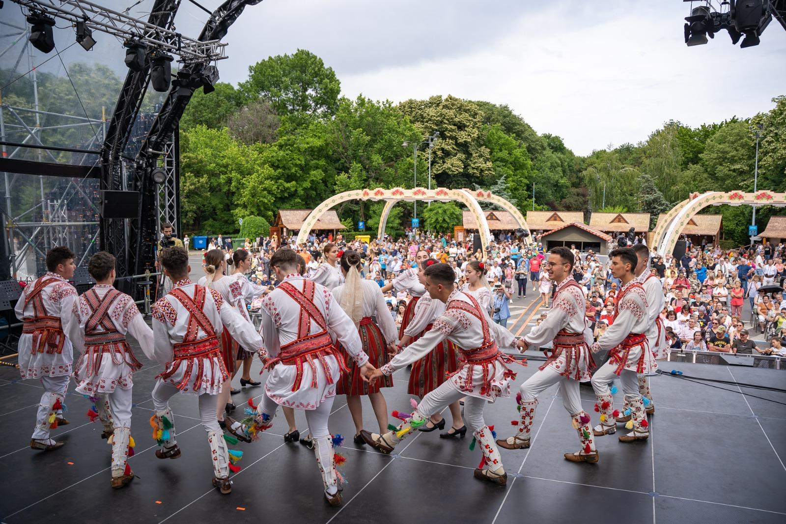 Începe Festivalul Internațional de Folclor „Muzici și Tradiții în București”. Programul complet al unui weekend plin de evenimente