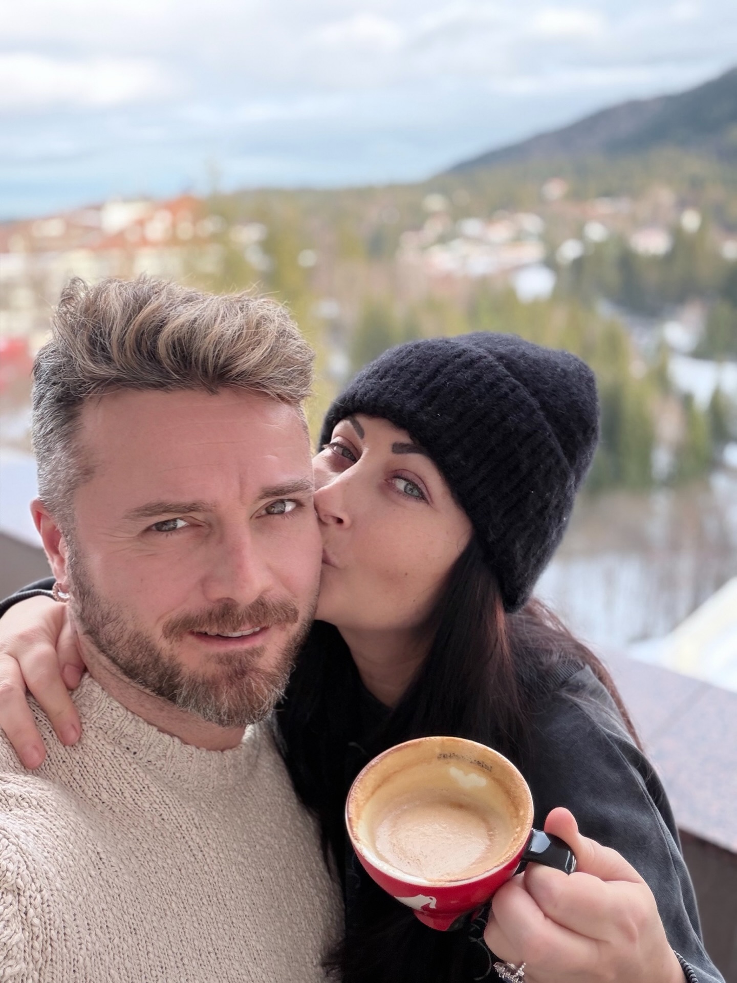 Gabriela Cristea și Tavi Clonda au ratat vacanța la Roma. Fetițele celor doi se confruntă cu probleme de sănătate. „Acum, doar mulțumesc Domnului”
