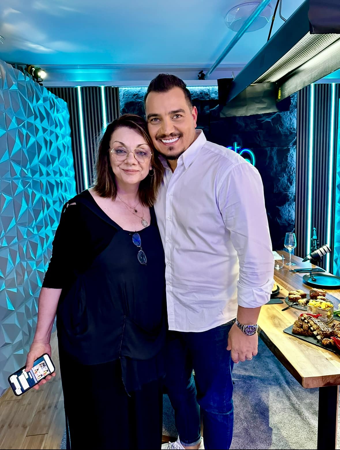 Bursucu nu suflă o vorbă din interiorul show-ului „Insula Iubirii”: „Trebuie să-mi aduci cei 300.000 de euro cât am clauză”|VIDEO EXCLUSIV