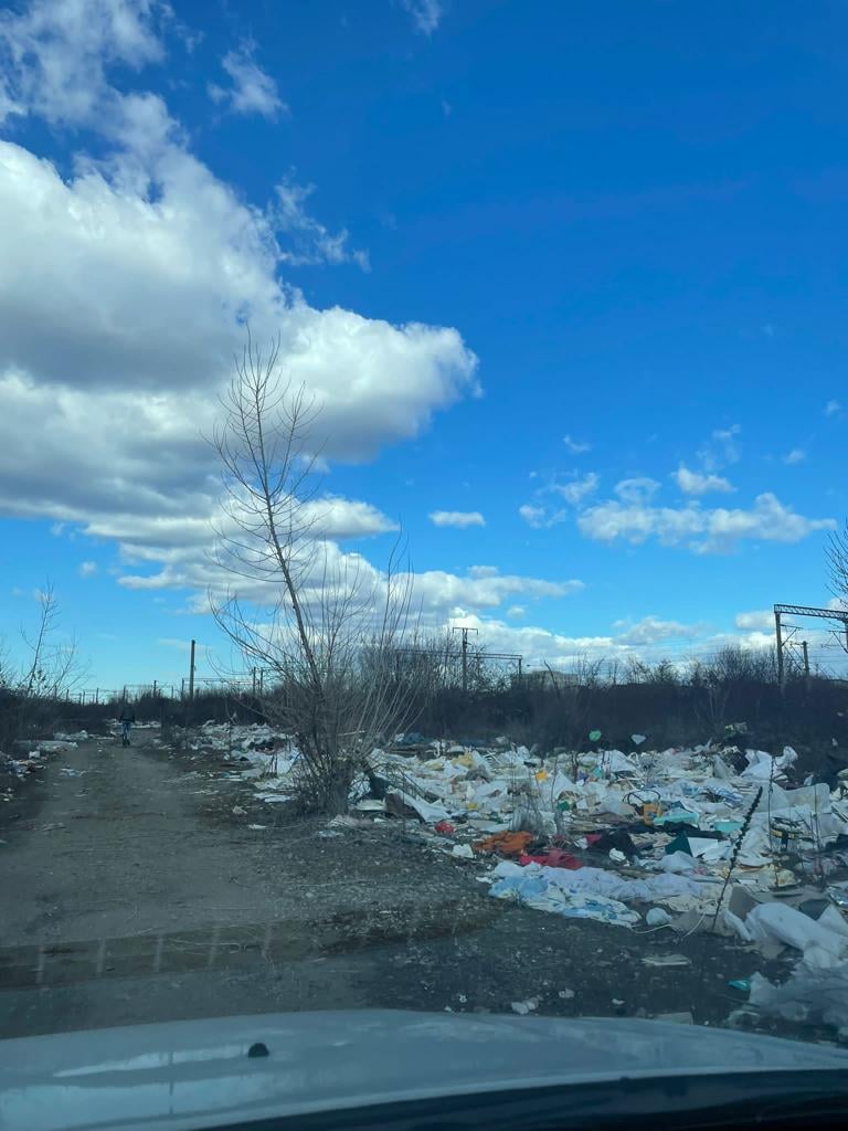 Mai multe zone unde erau arse ilegal cantități mari de deșeuri, descoperite la marginea Capitalei