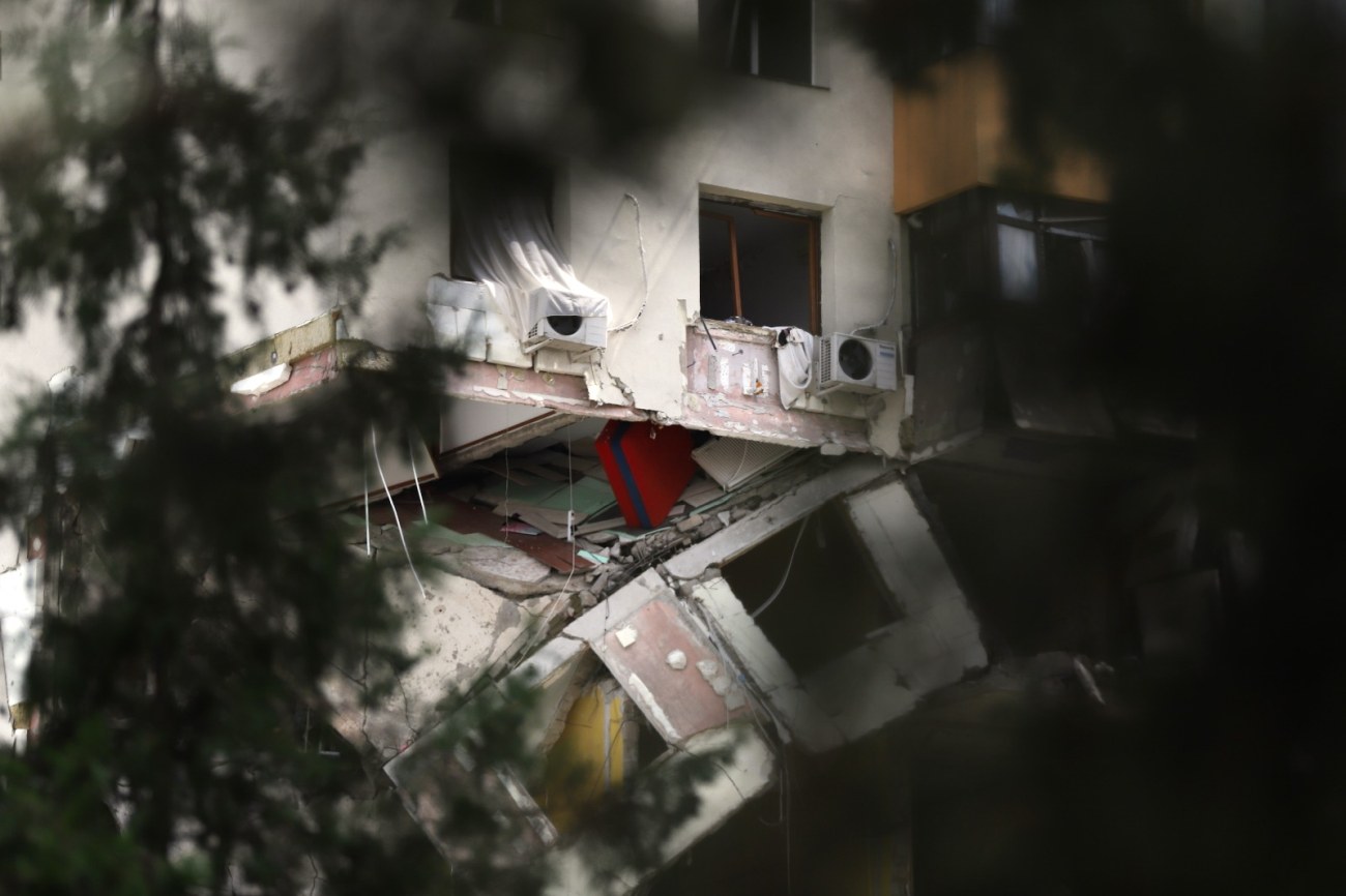 Locatarii blocului care a explodat în Rahova acum 9 luni și-au pierdut speranța: „Ne duc până la alegeri, atunci poate se mișcă lucrurile”