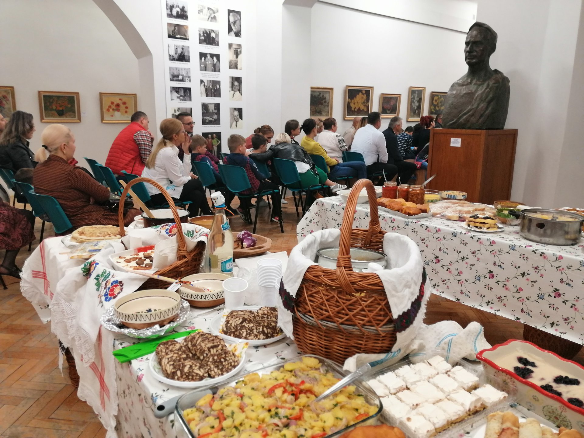 Concurs de reţete culinare din perioada comunistă, la Zalău. Printre preparate, parizerul pane şi pasta de slănină sau tortul de mămăligă cu magiun de prune