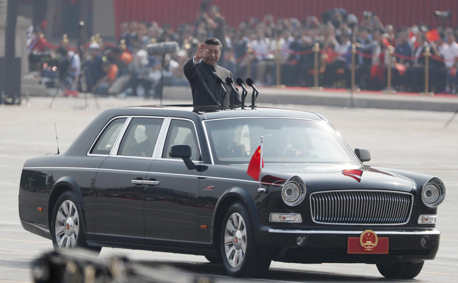 Defilare grandioasă la Beijing. China sărbătorește 70 de ani de comunism, în timp ce la Hong Kong se cere mai multă democrație