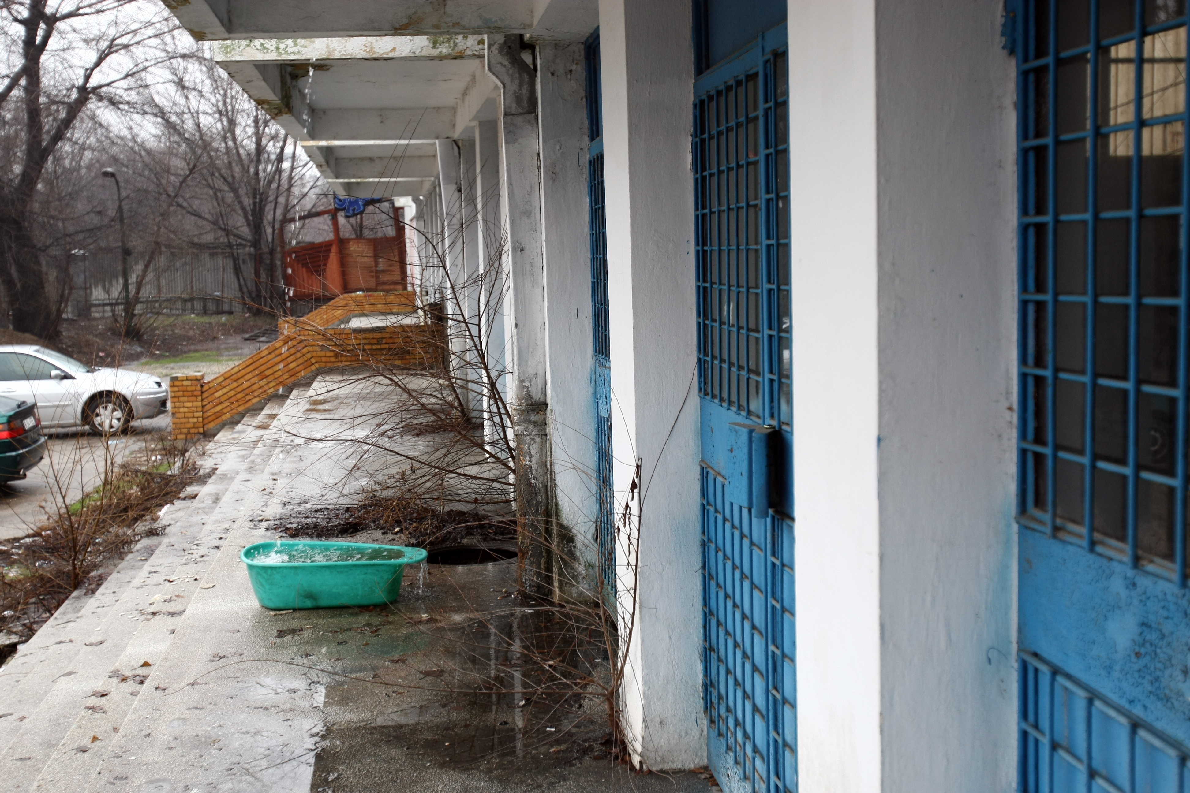 Patinoarul "Flamaropol" e o ruină. Reconstrucția întârzie / GALERIE FOTO