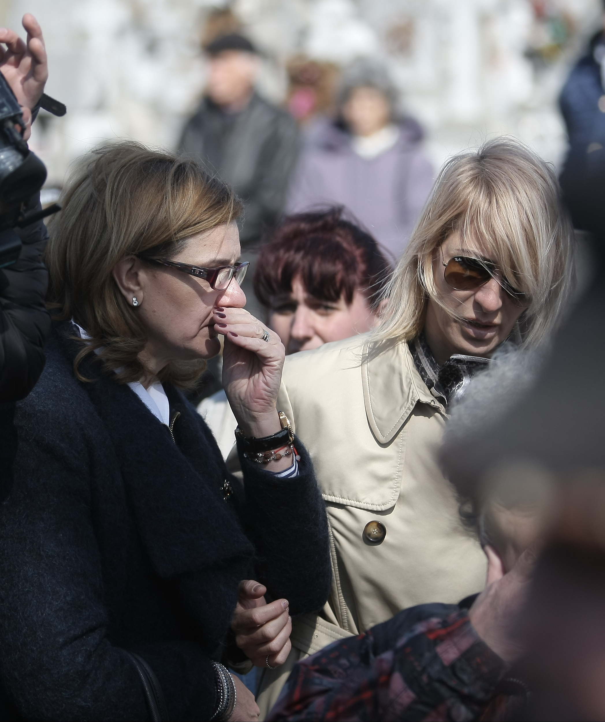 Iolanda Balaș-Soter a fost condusă pe ultimul drum de elita sportului românesc. Pe fosta mare săritoare în înălțime au plâns-o Gabi Szabo, Monica Iagăr, Mariana Bitang, Elisabeta Lipă, Octavian Bellu, dar și un general de 93 de ani/ FOTO
