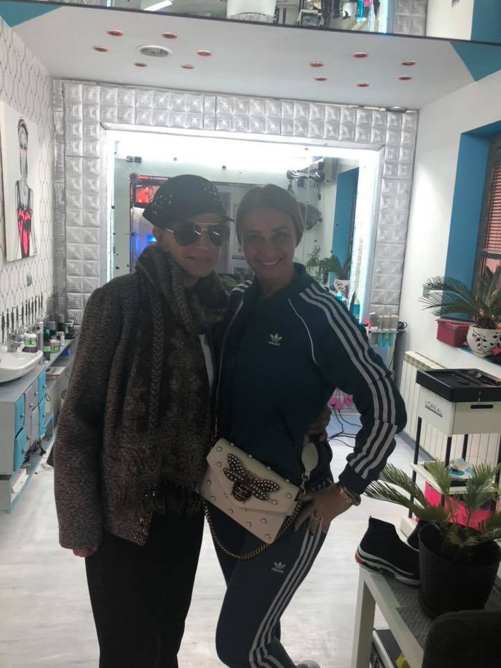Cel mai emoționant mesaj al Anamariei Prodan despre mama sa. Cum arată Ionela Prodan cu capul descoperit și fără pic de machiaj | FOTO