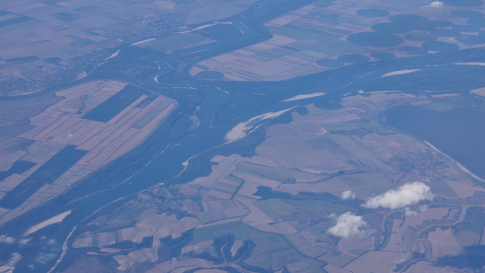 Cum se vede Dunărea din avion, de la 7.000 de metri înălțime, în apropiere de Călărași