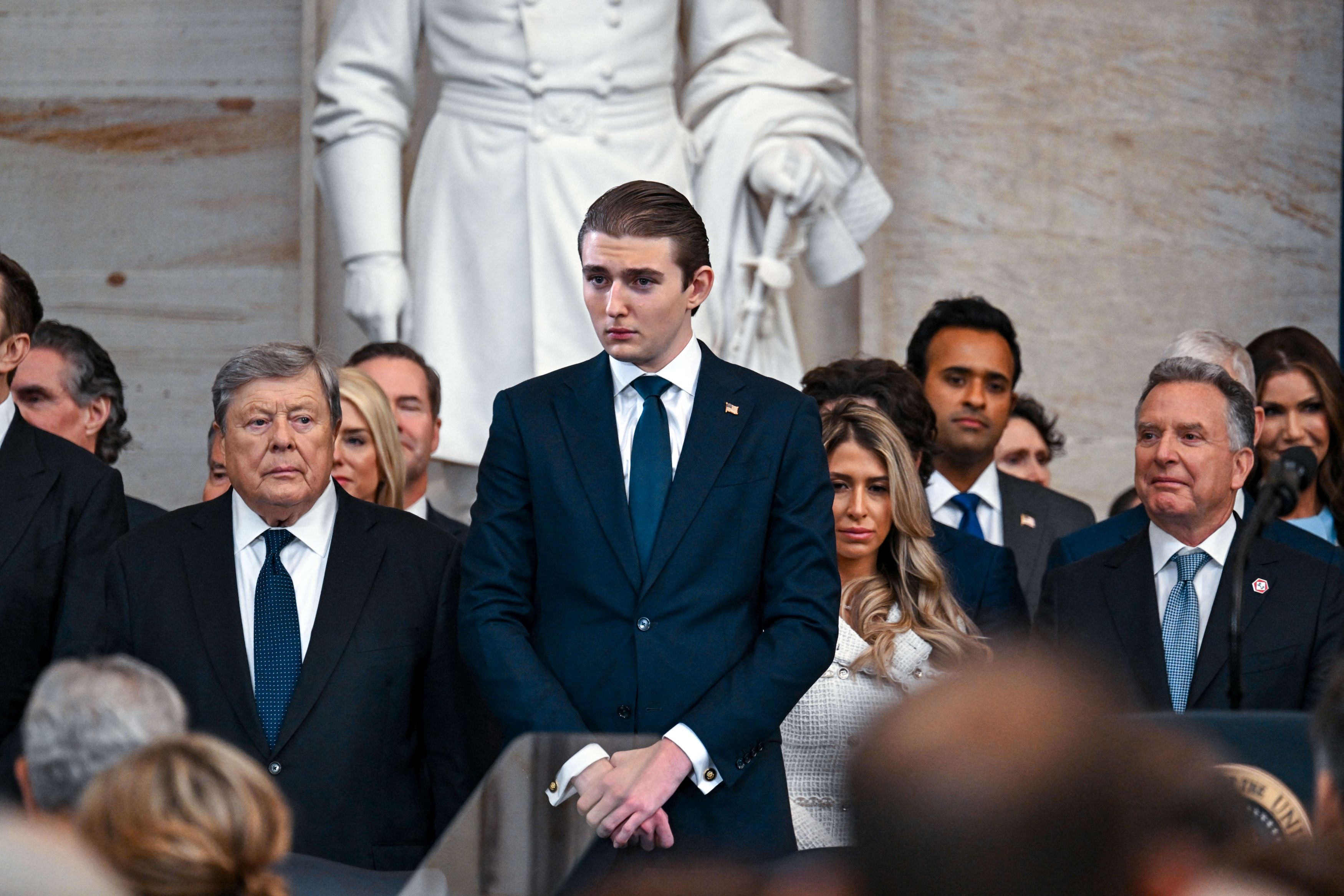 Motivul pentru care fiul lui Donald Trump a închis un etaj întreg din hotelul familiei. Gestul lui Barron are legătură cu o femeie
