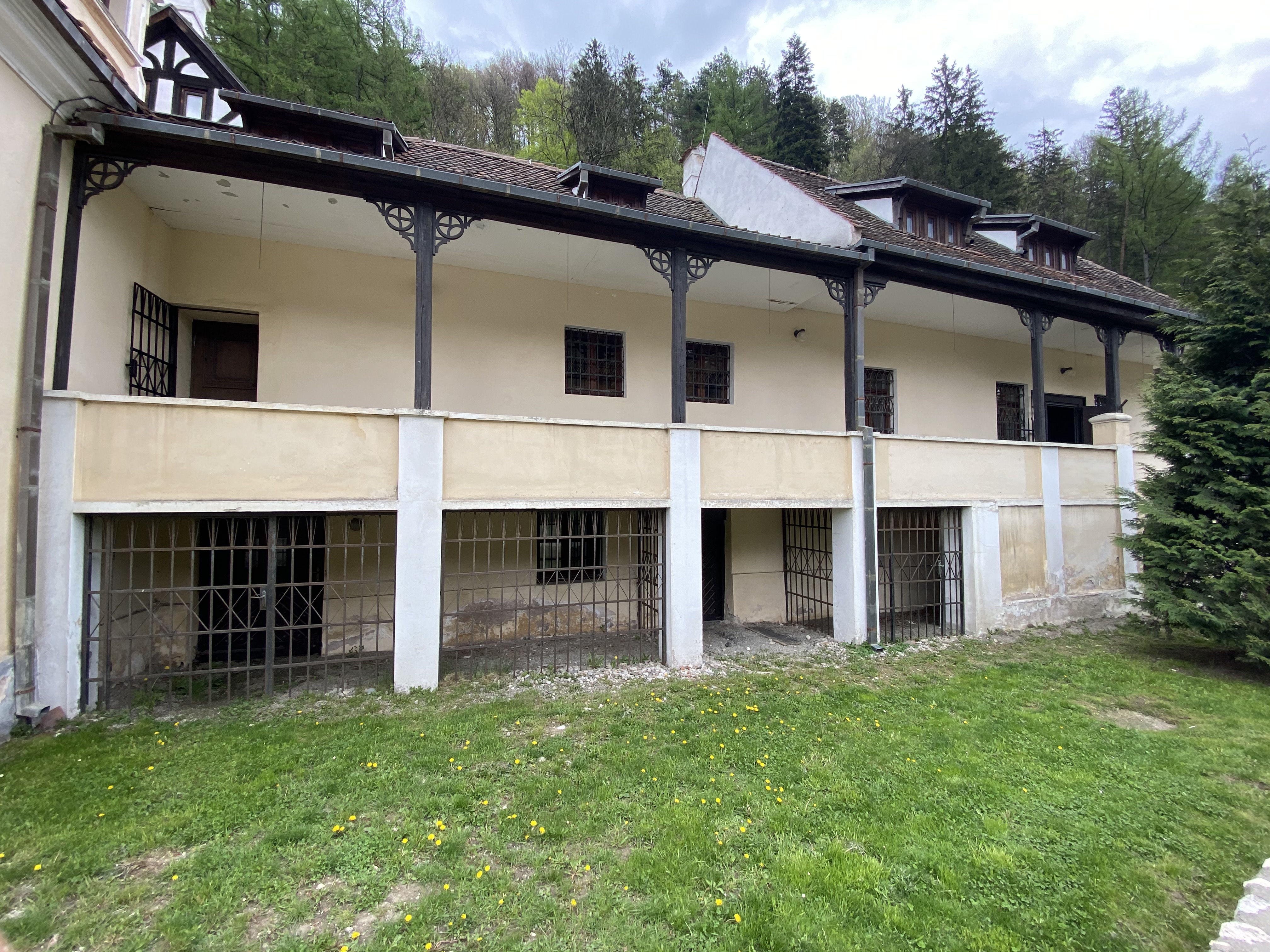 Cum decurge vaccinarea la Castelul Bran. Mai mulți turiști străini, printre cei imunizați