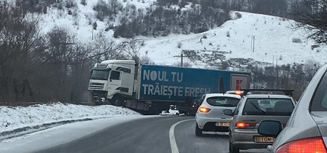 UPDATE / Traficul auto și feroviar între Huedin și Oradea au fost reluate, după accidentul rutier din zonă