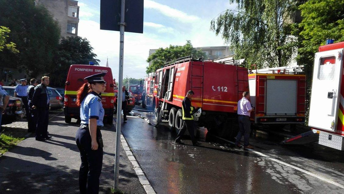 UPDATE/ Incendiu la un restaurant din Târgu-Mureş a fost stins. Primăria evaluează pagubele (VIDEO)