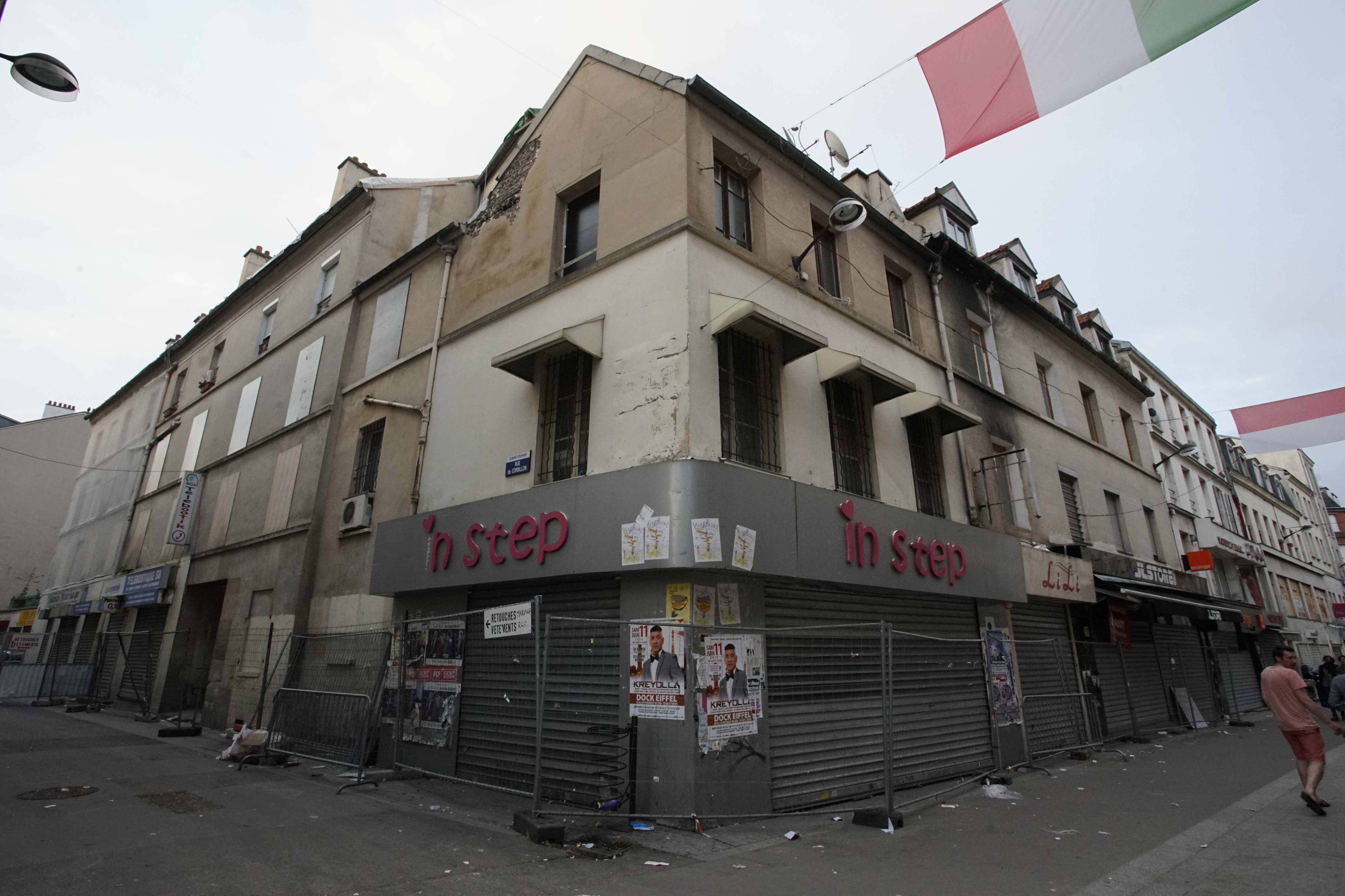 Euro 2016. Reportaj din infernul de la Saint-Denis. Vineri jucăm aici, pe Stade de France, cu gazdele! ”Explodează câte o bombă la două săptămâni și se trage cu Kalașnikovul” EXCLUSIV&FOTO