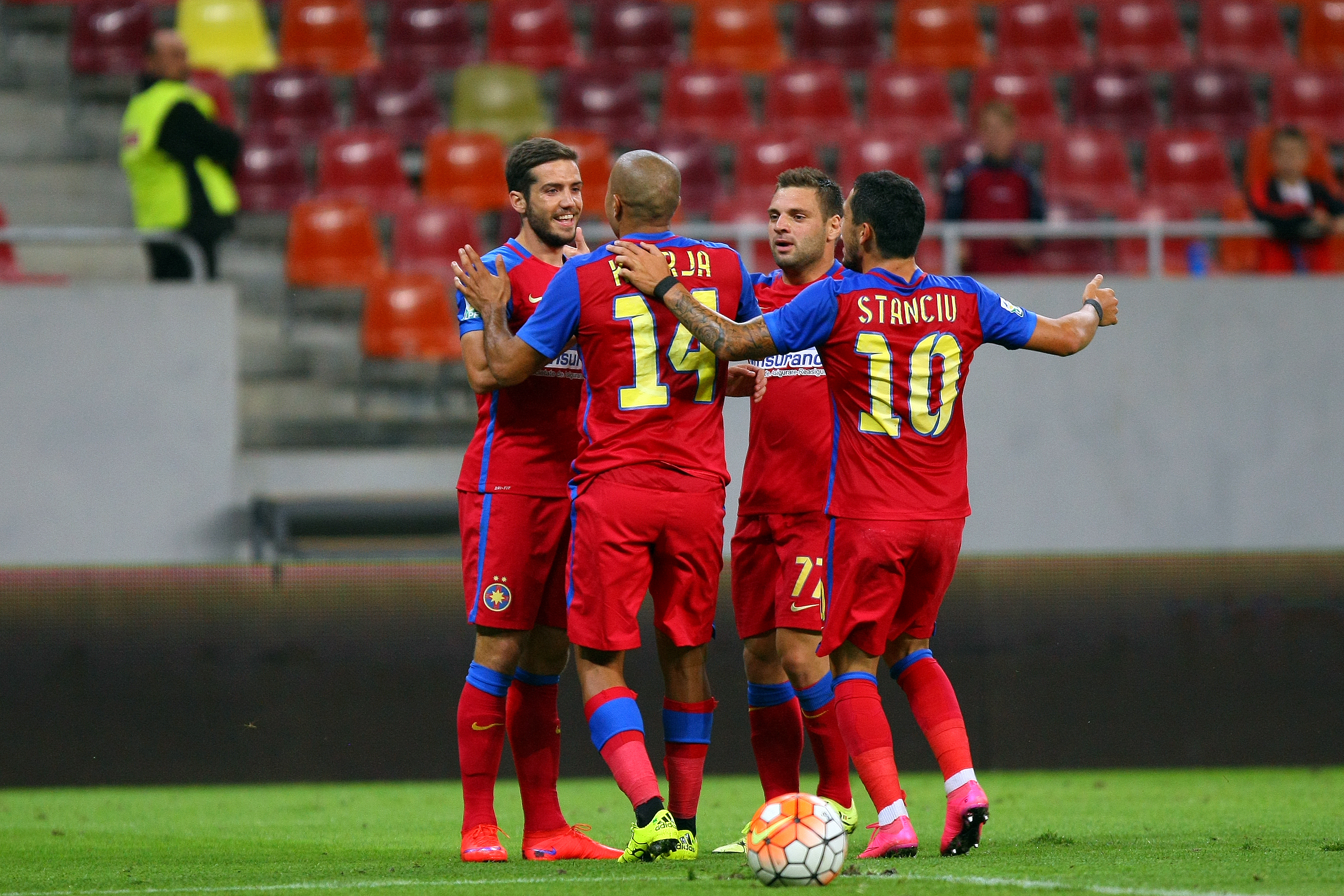 Liga I: Steaua - FC Voluntari 3-1. ^Hamroun, Chipciu și Stanciu l-au ridicat de pe bancă pe Rădoi, antrenorul fără licență al campioanei. Odată cu el, și pe ”principalul”-marionetă Țiți Dumitriu / GALERIE FOTO