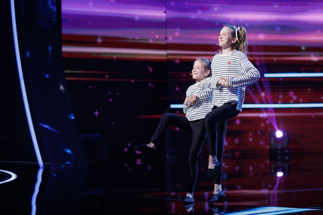 Povestea surorilor Stela și Luna de la „Românii au talent”, noua generație de creatori de conținut online. Cum arată entertainmentul educativ făcut de copii pentru copii