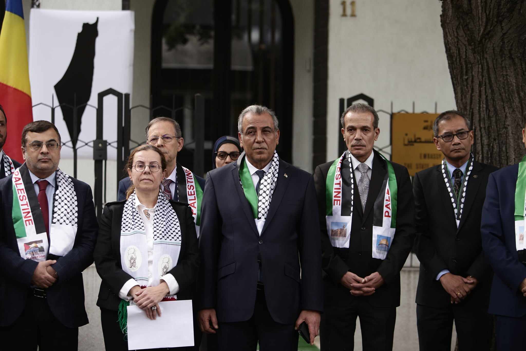 Reprezentanți diplomatici din circa 20 de state își exprimă solidaritatea cu poporul palestinian, la o manifestație în fața Ambasadei Palestinei la București