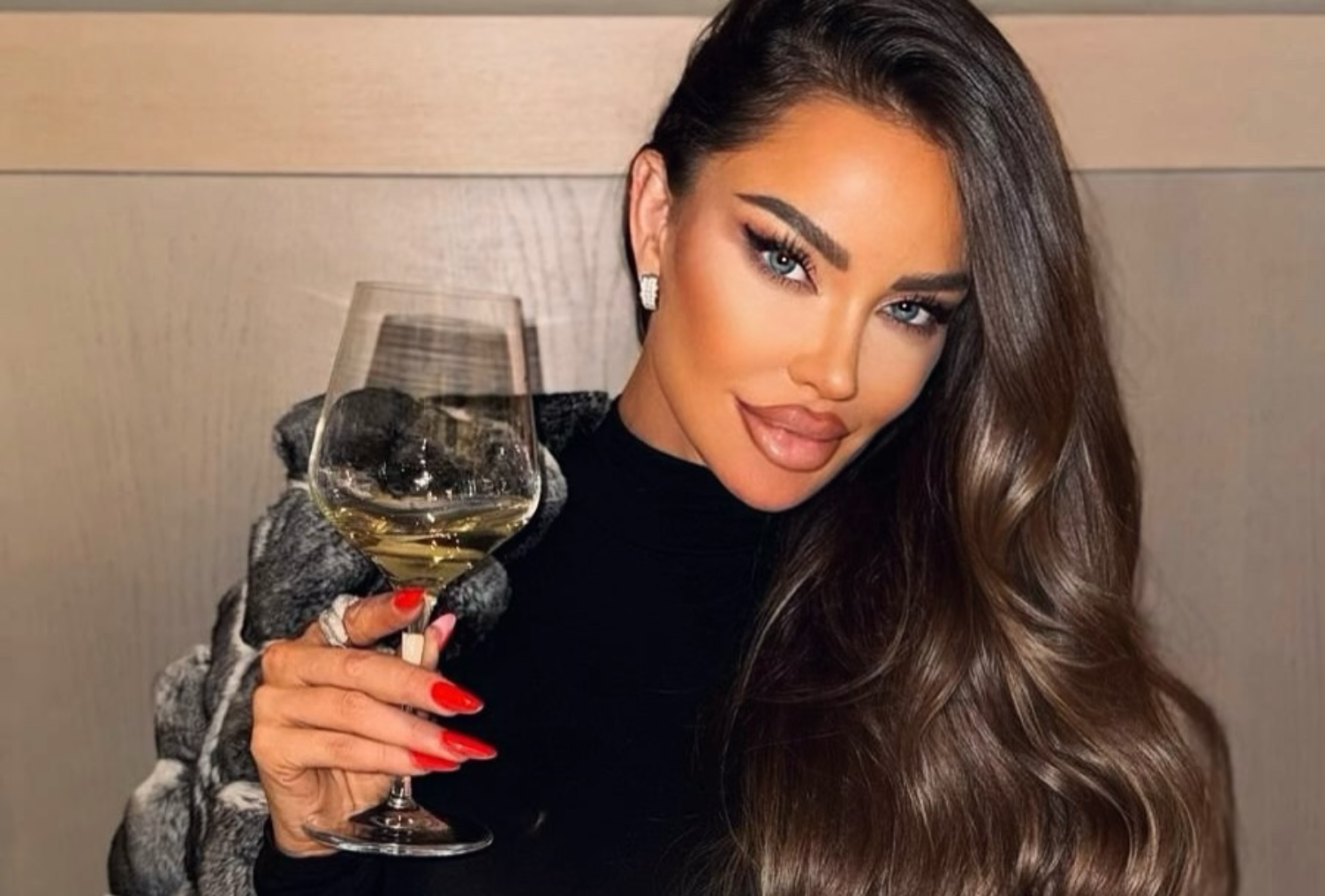Bianca Drăgușanu a pățit-o la biserică. S-a întâmplat după ce a aprins o lumânare: „Baba din dotare”