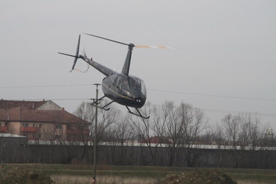 Un primar a ajuns cu elicopterul la restaurant în Lugoj