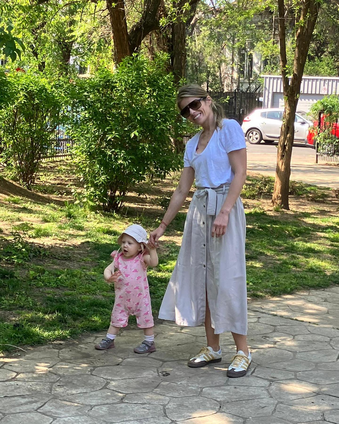 Imagini de la nunta Roxanei Hulpe. Tatăl preot a condus-o la altar, iar Cabral și Andreea Ibacka au fost nași