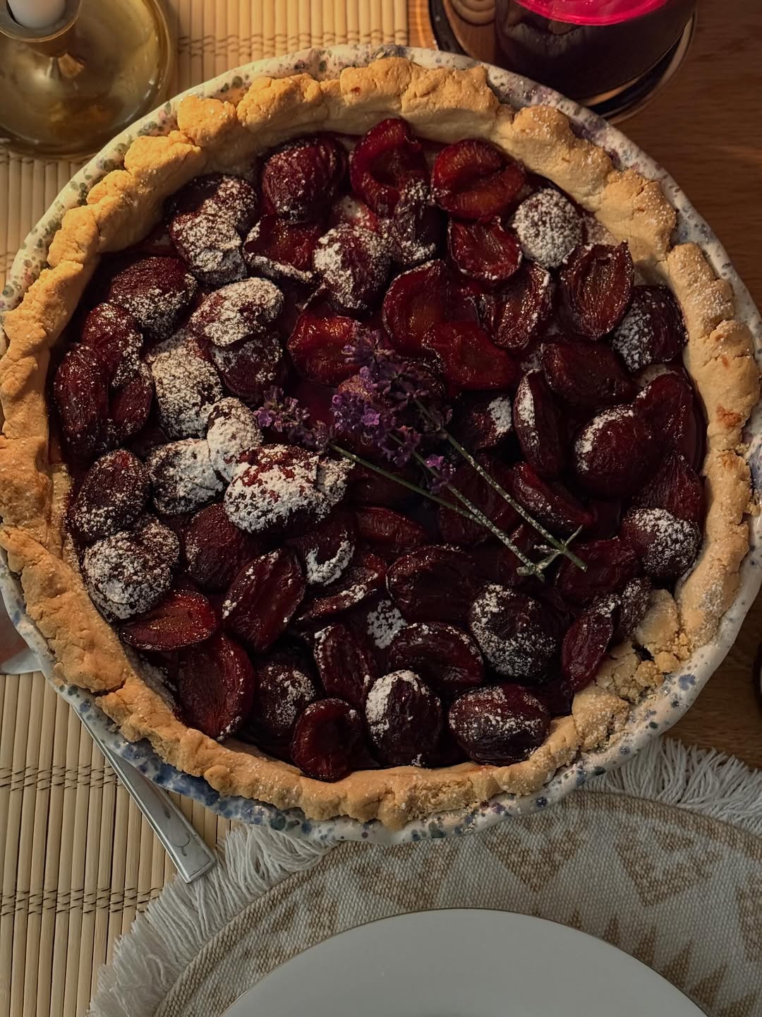 Tarta cu prune, desertul cu care Elwira Petre și-a cucerit familia. Rețeta pas cu pas