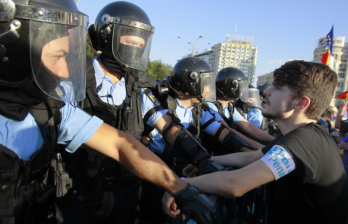 Un an de la protestul din 10 august, soldat cu violențe de stradă: aceiaşi şefi ai Jandarmeriei în funcţie, nici un vinovat găsit