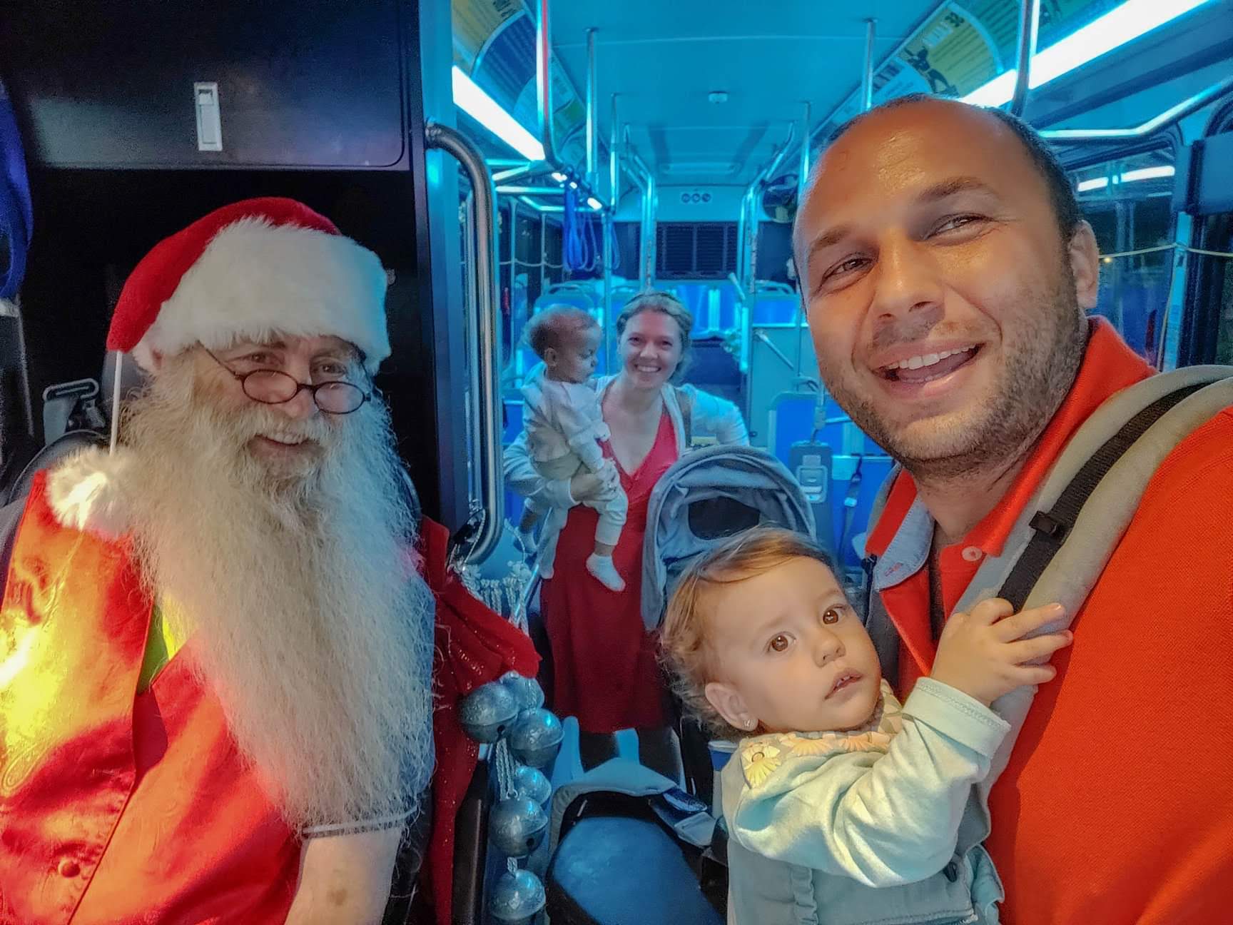 Experiența curajoasă a unei familii din România. Șase luni pe trei continente, cu doi bebeluși și fără bagaj de cală. ”Cum te descurci acasă cu copiii, așa o faci și în călătorie!”