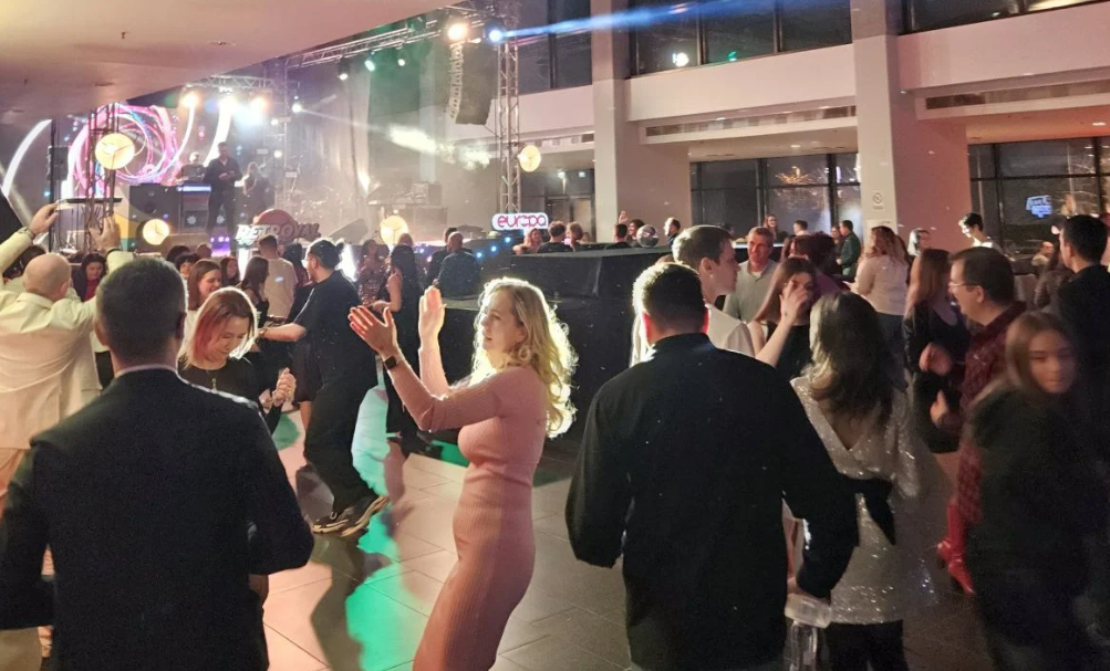 Cum a fost Revelionul pe Arena Națională. Peste 350 de oameni s-au distrat în noaptea dintre ani