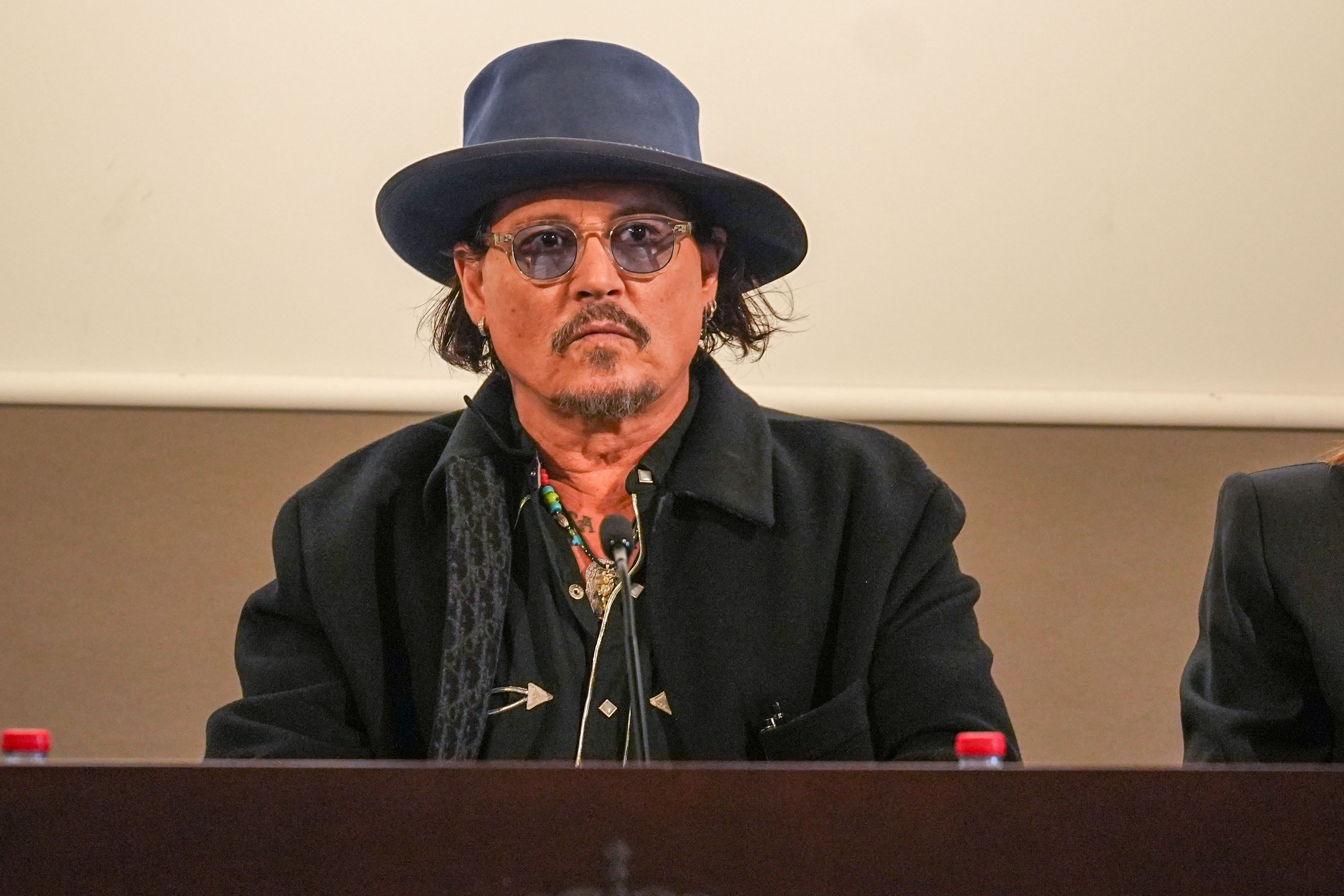 Elon Musk, pus la zid de o actriță din SUA: „E un idiot”. Miliardarul afirmase că Johnny Depp va fi înlocuit în „Pirații din Caraibe” cu Ayo Edebiri