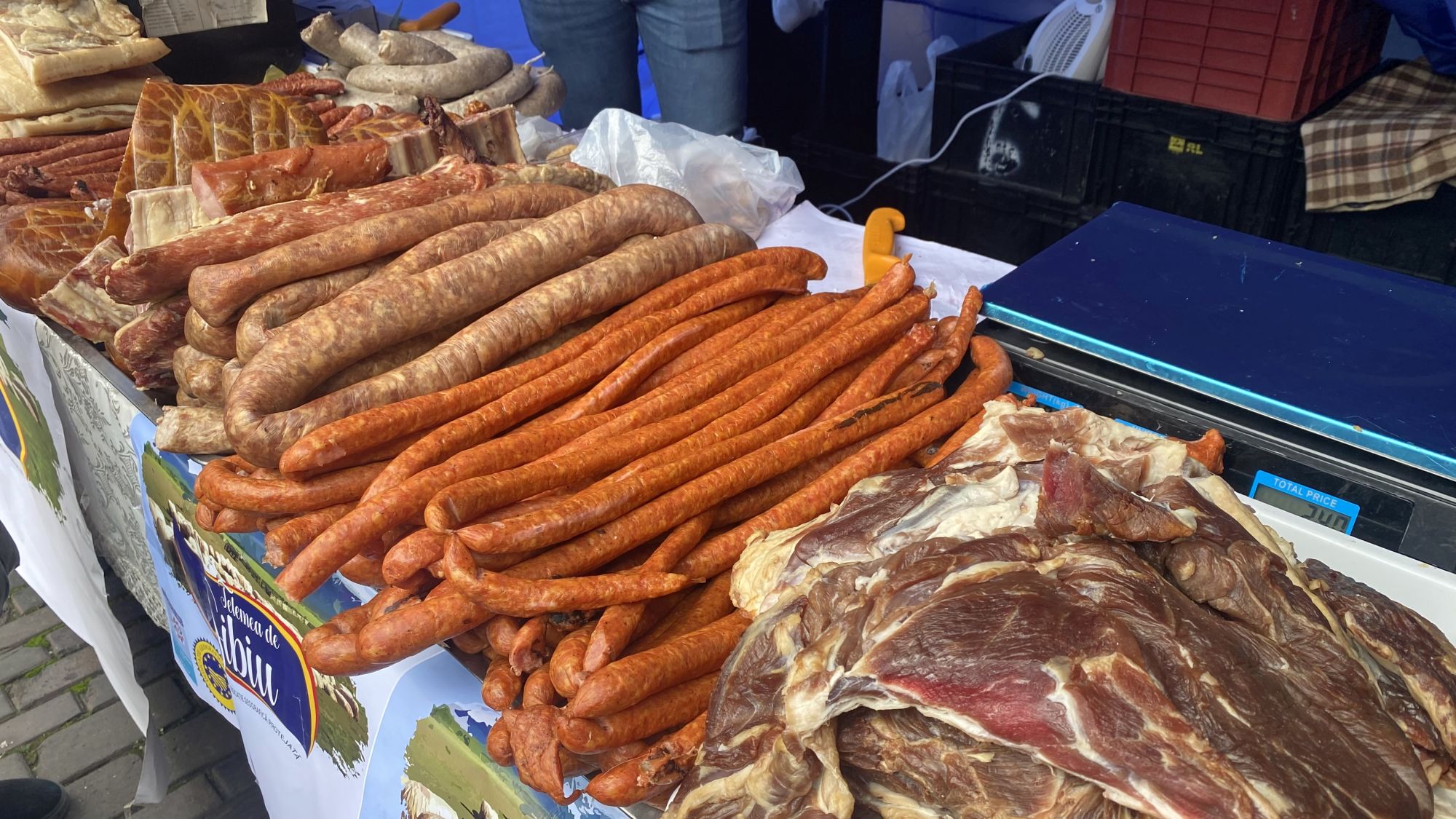 Au dispărut jumările cu scandal de 120 de lei kilogramul. Cât costă produsele tradiționale de la târgul de Crăciun din curtea Ministerului Agriculturii