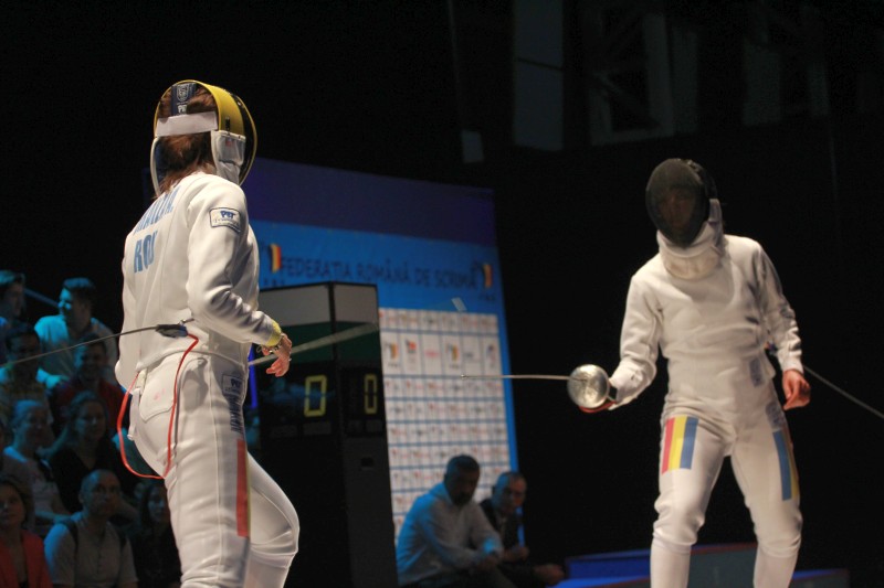 Simona Pop și Tibi Dolniceanu sunt campionii României la spadă, respectiv la sabie / FOTO