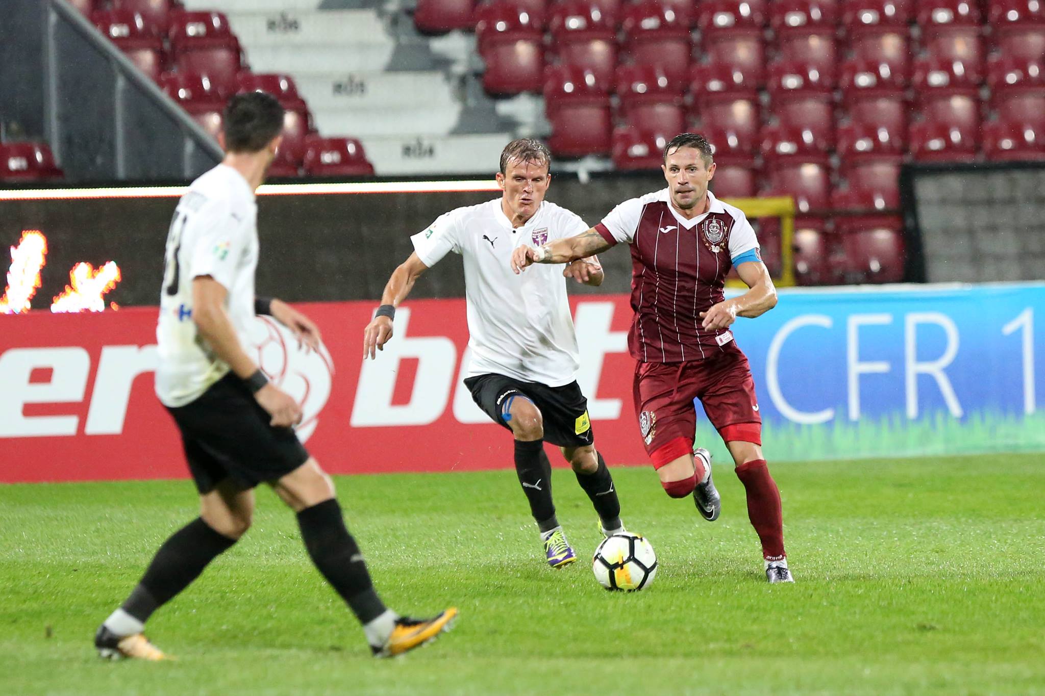 CFR Cluj - FC Voluntari 2-0. Dan Petrescu continuă războiul cu Mihai Stoica: ”Noi nu dăm pe Facebook! Să-și vadă de echipa lor”