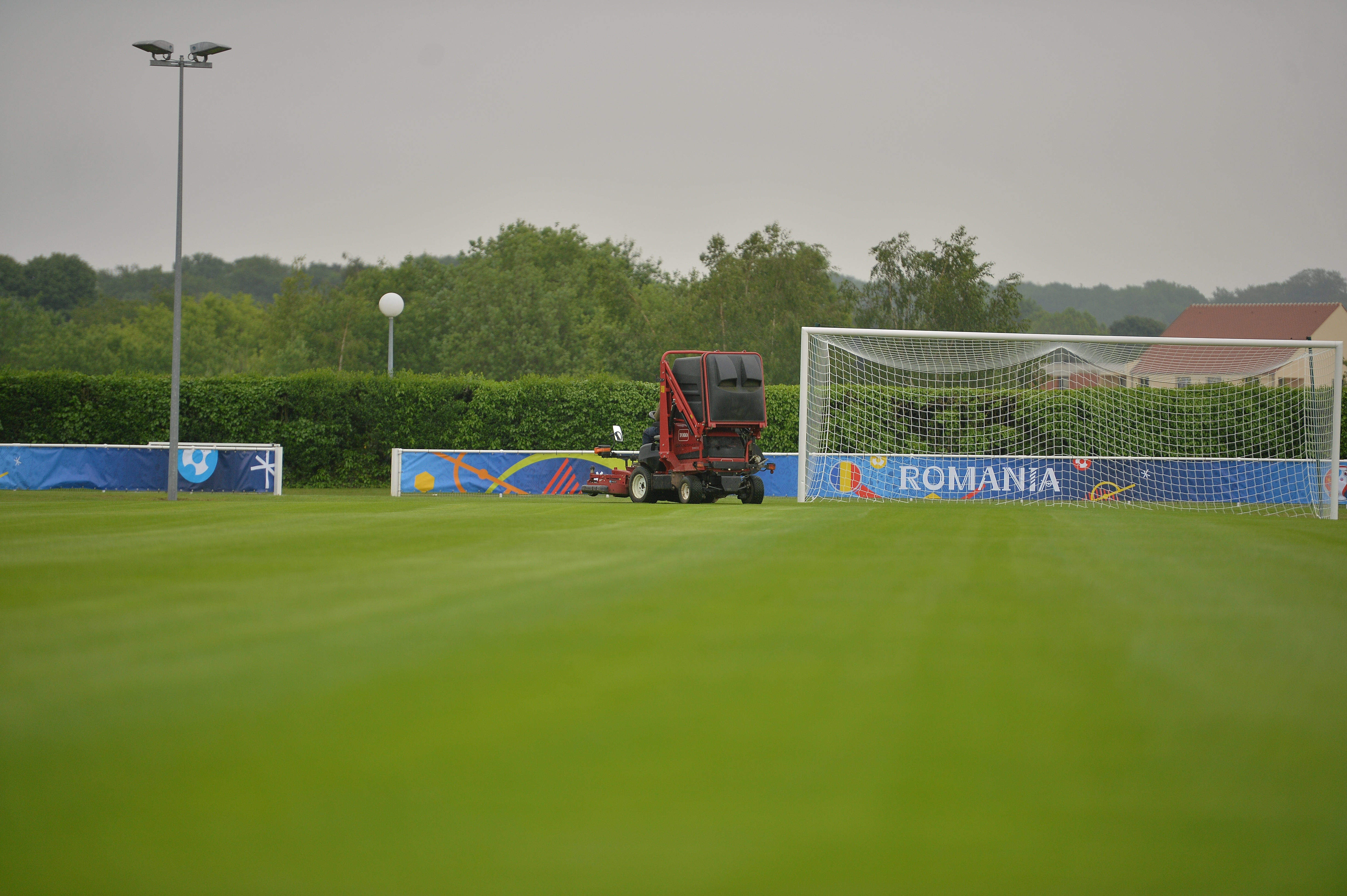 Libertatea, la Euro 2016. Hotelul tricolorilor, terenul de antrenament, Parisul sub ape, fanzone-ul și gloanțele de la Bataclan | EXCLUSIV