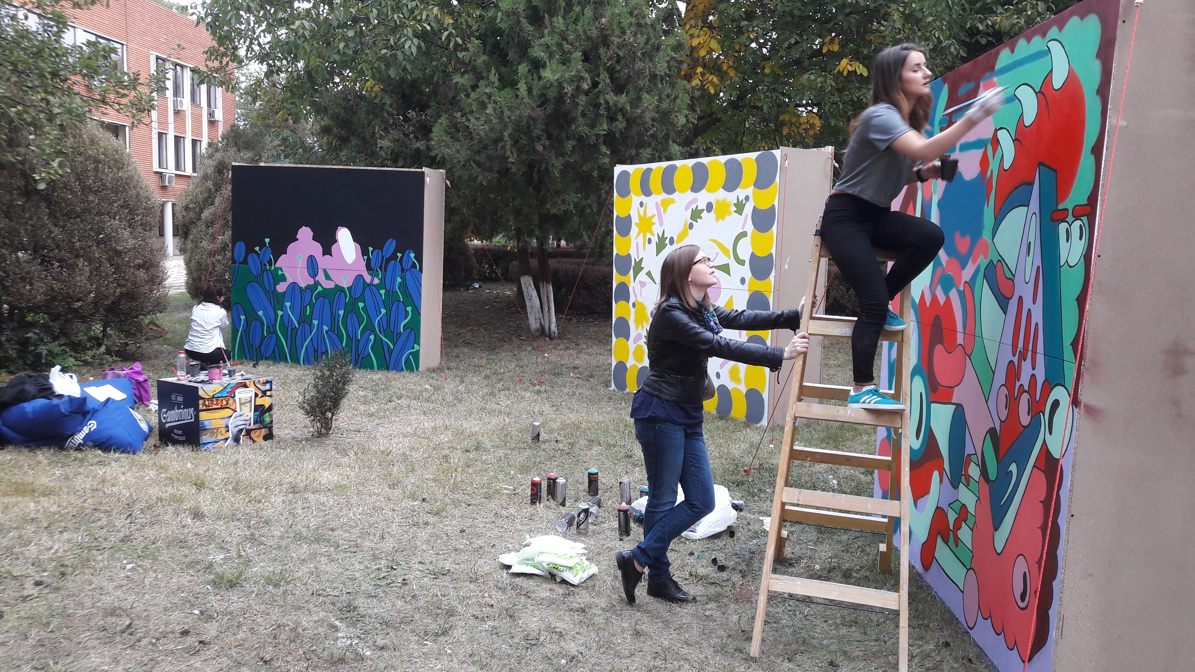 REPORTAJ/ Hipsterii au băgat cultura in uzină. La halele ”Faur”, moartea unei epoci e folosită pentru ...învierea spiritului (VIDEO)