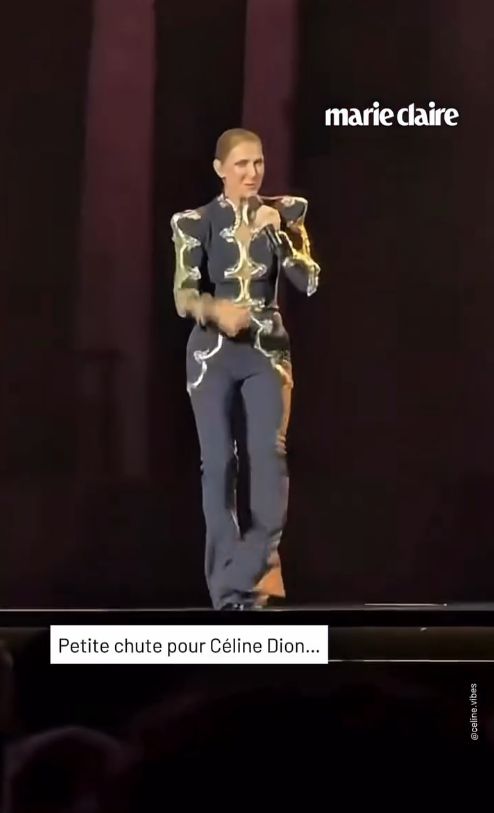 Celine Dion a căzut pe scenă la Paris