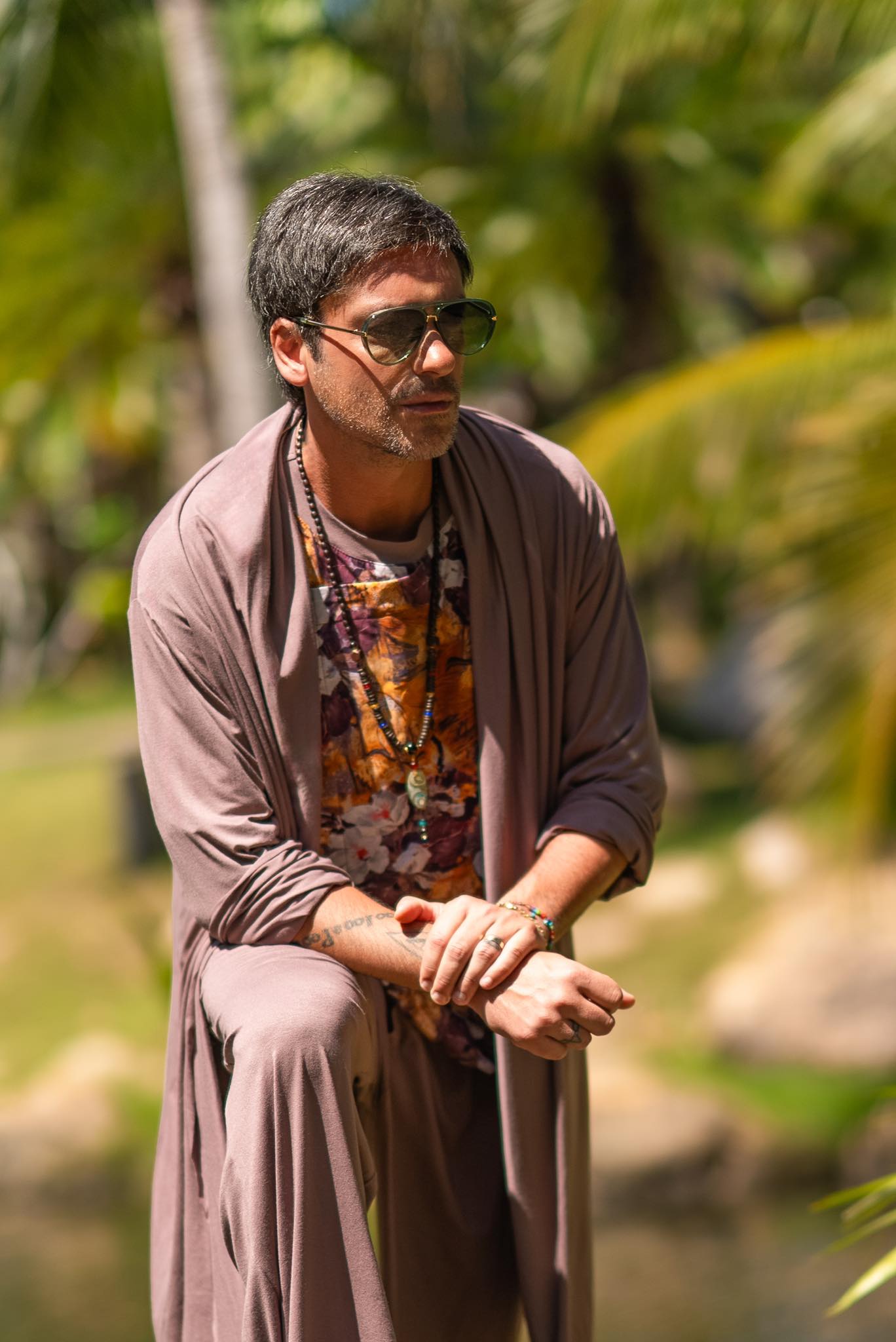Alături de cine a apărut Radu Vâlcan în lift, în Thailanda, în timpul filmărilor pentru „Insula Iubirii” 2026: „Am puțină treabă”